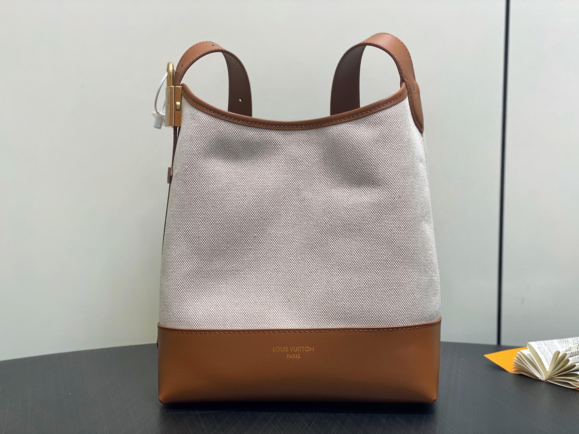 LV LOW KEY HOBO M25468