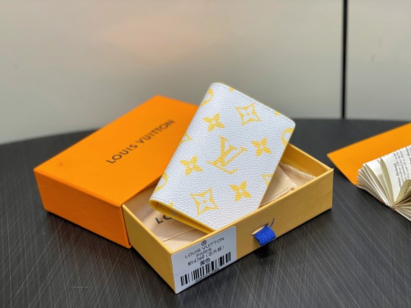 LV Monogram Glow M14769