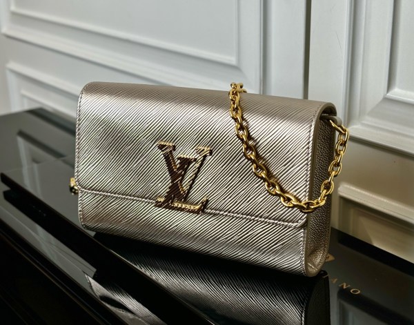LV Pochette Louise M23756