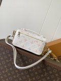 LV tis East West M25682