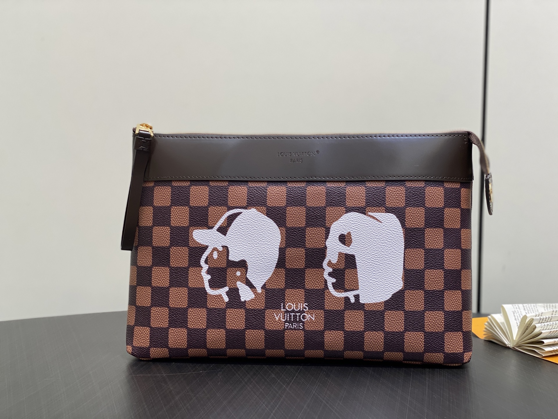 LV pochette voyage souple M40813