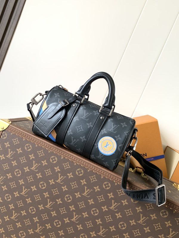 LV Monogram Eclipse Reverse P01942