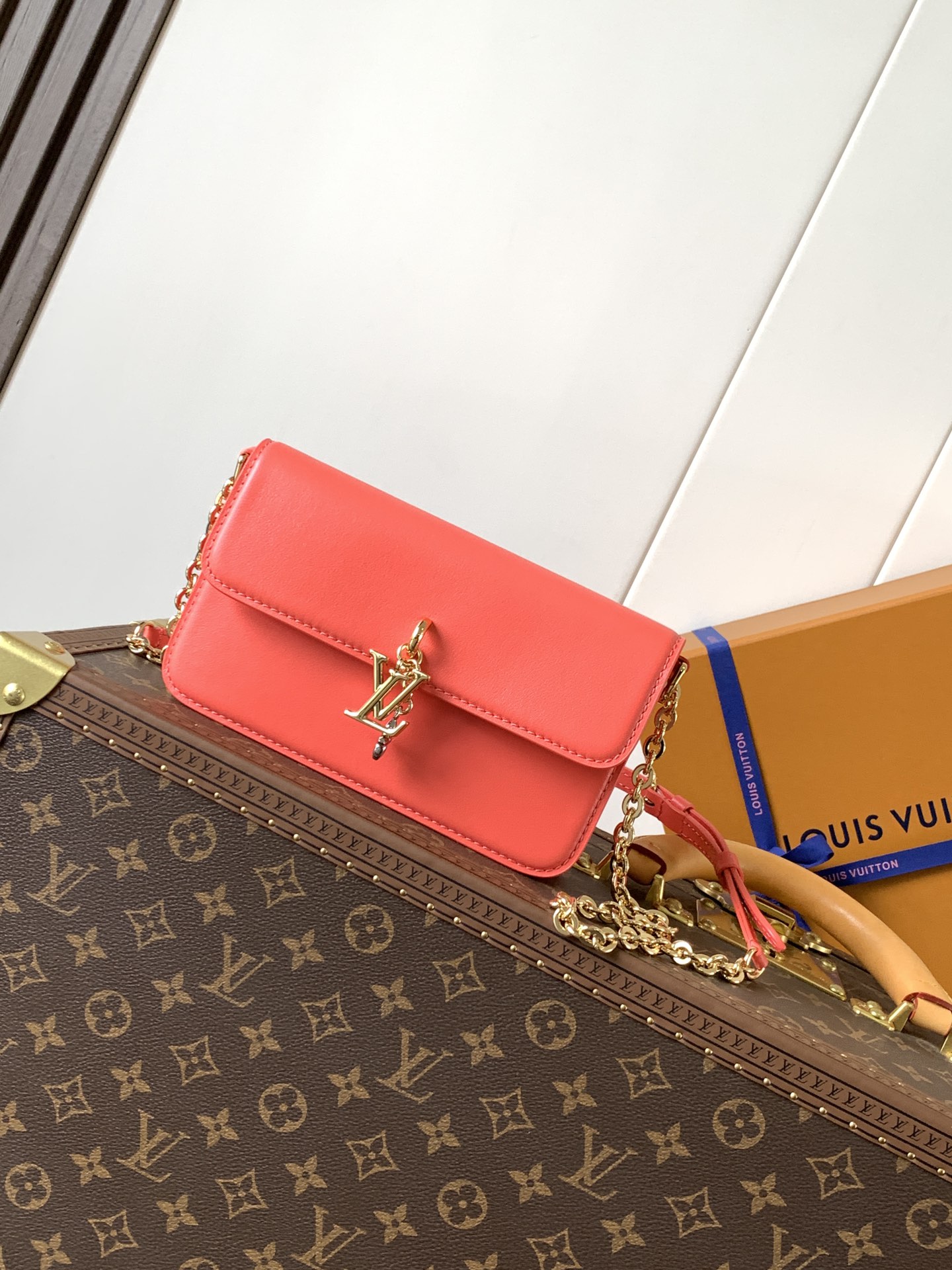 LV Wallet On Chain M14564