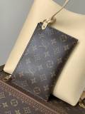 LV Low Key Hobo M25352
