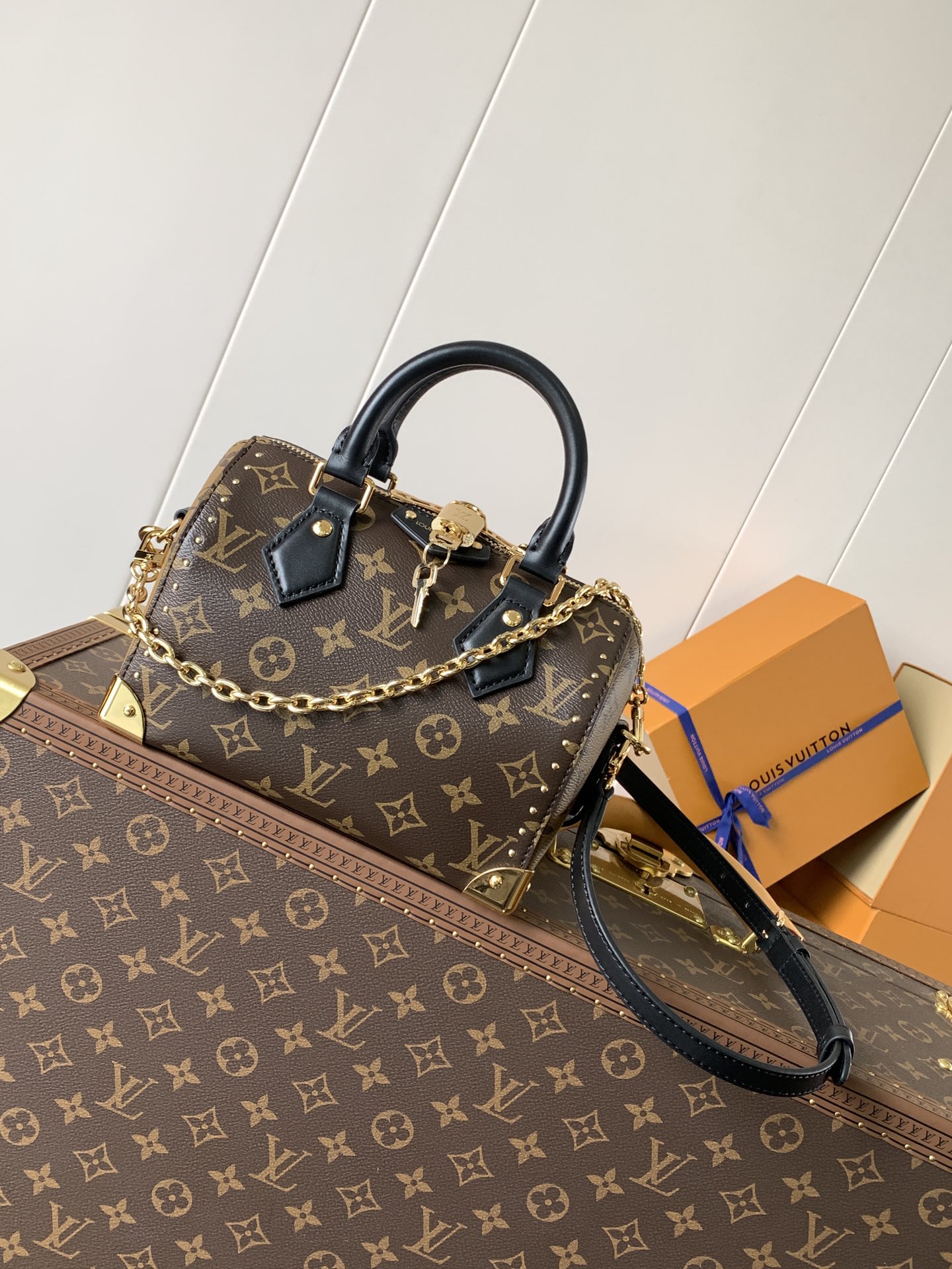LV Monogram Reverse M13146