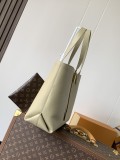 LV Low Key Cabas M25341