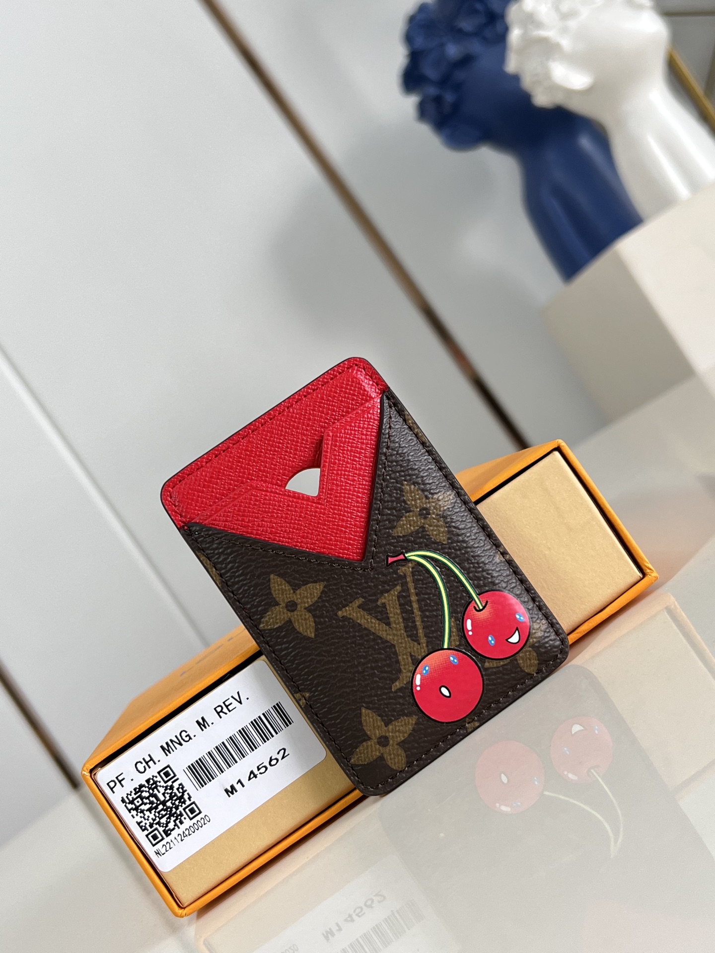 LV Monogram M14562