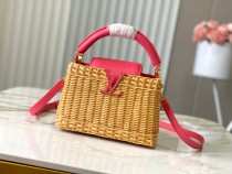 LV Capucines M26005