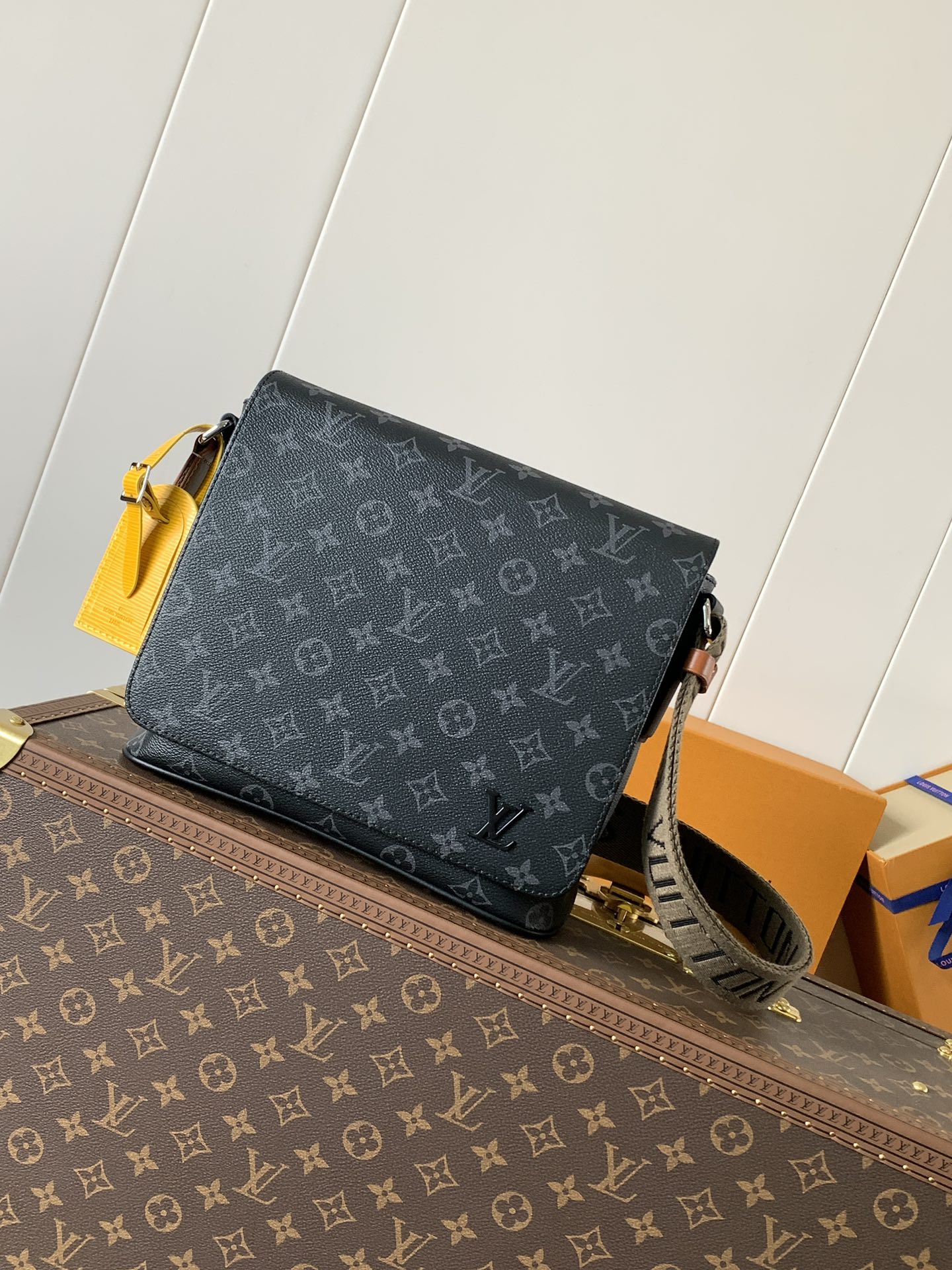 LV Monogram Eclipse M45627