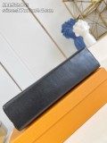 LV Pochette Cosm M15206