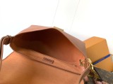LV Low Key Messenger M13151