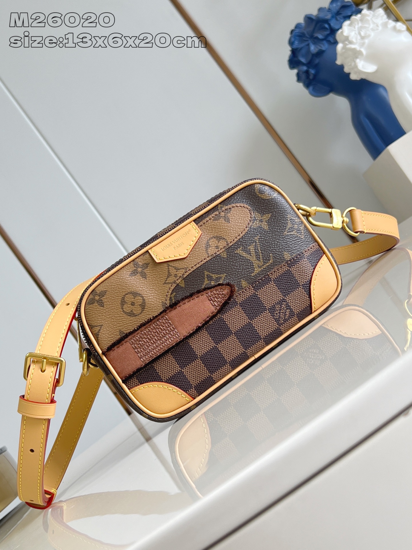 LV Monogram M26020