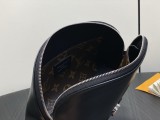 LV POCHETTE COSM M15206