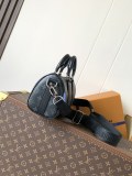 LV Monogram Eclipse Reverse P01942