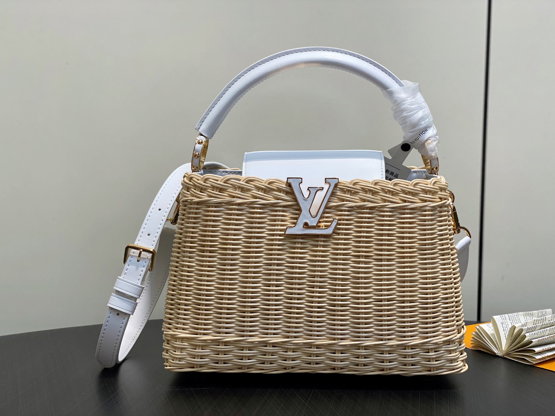 LV Capucines BB Hl M26005