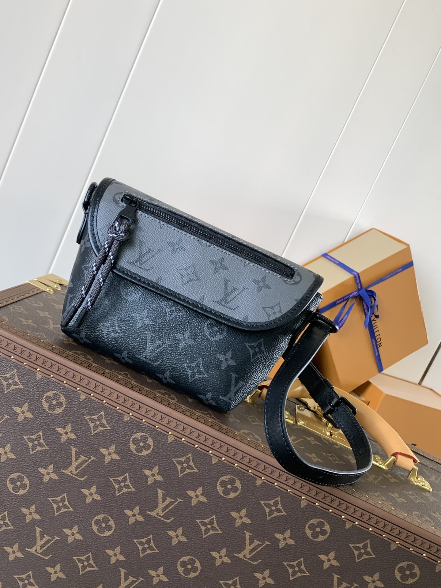 LV Monogram Eclipse M12806