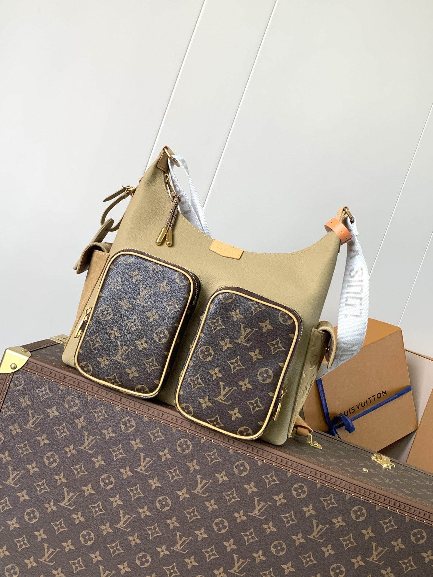 LV vintage M12697