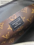 LV Pochette Cosm M15206