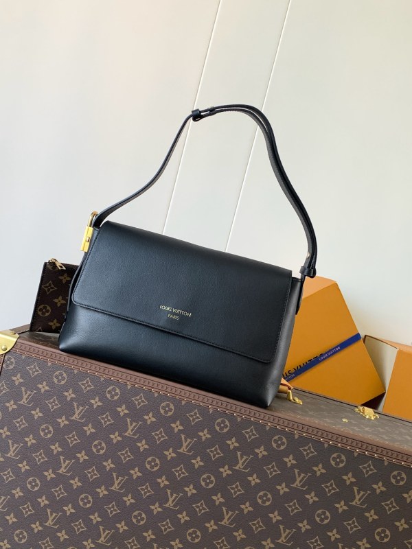 LV Low Key Messenger M13151