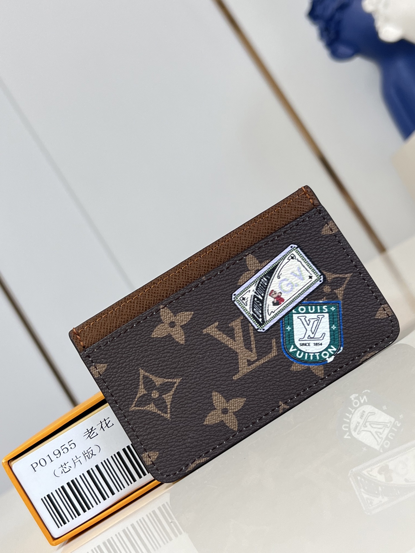 LV Monogram M01902