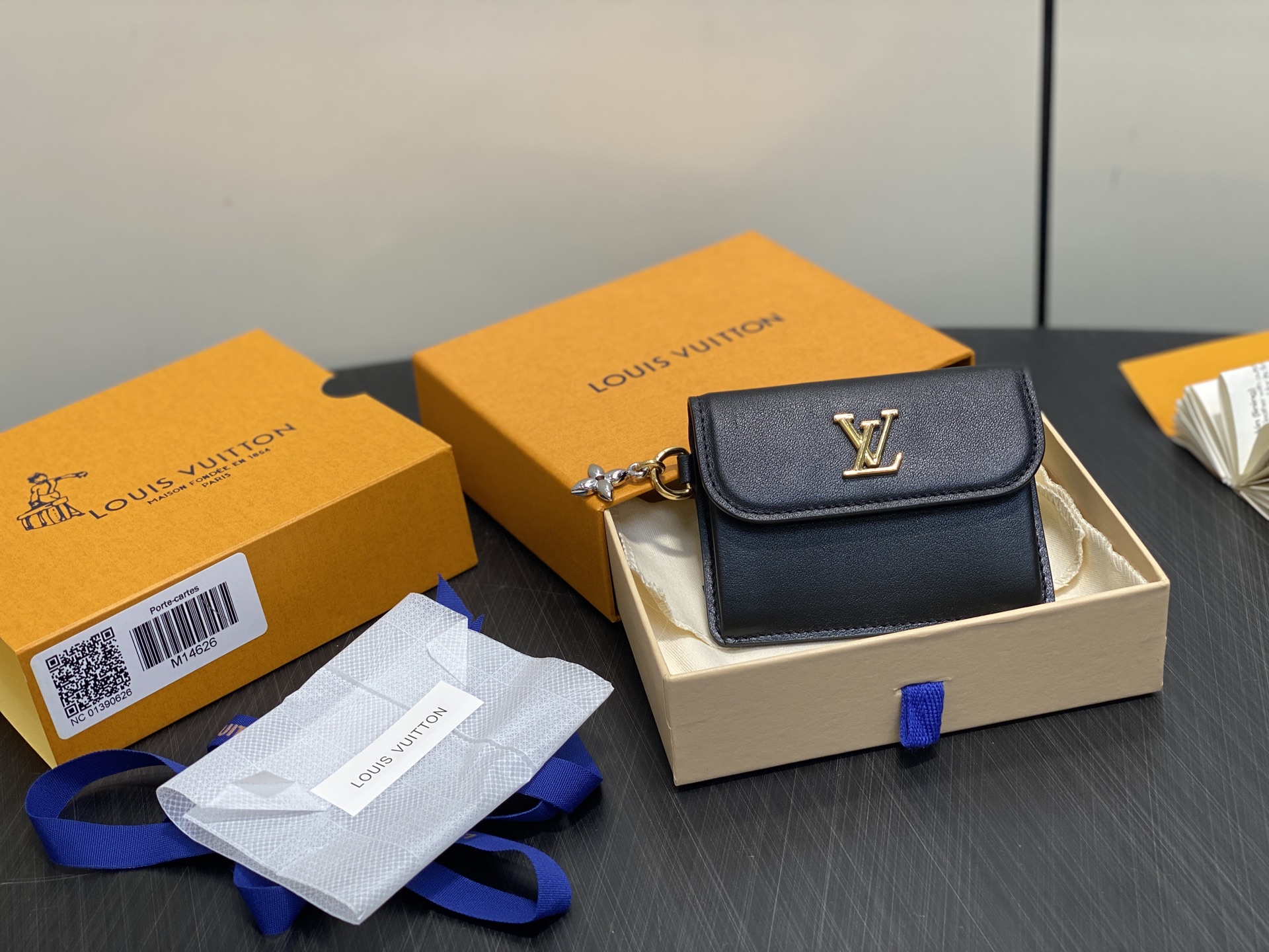 LV TINY RECTO VERSO LV BLOOM M14626