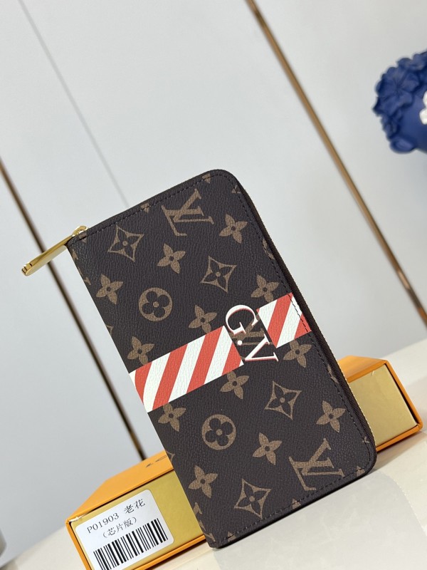 LV Monogram M01903