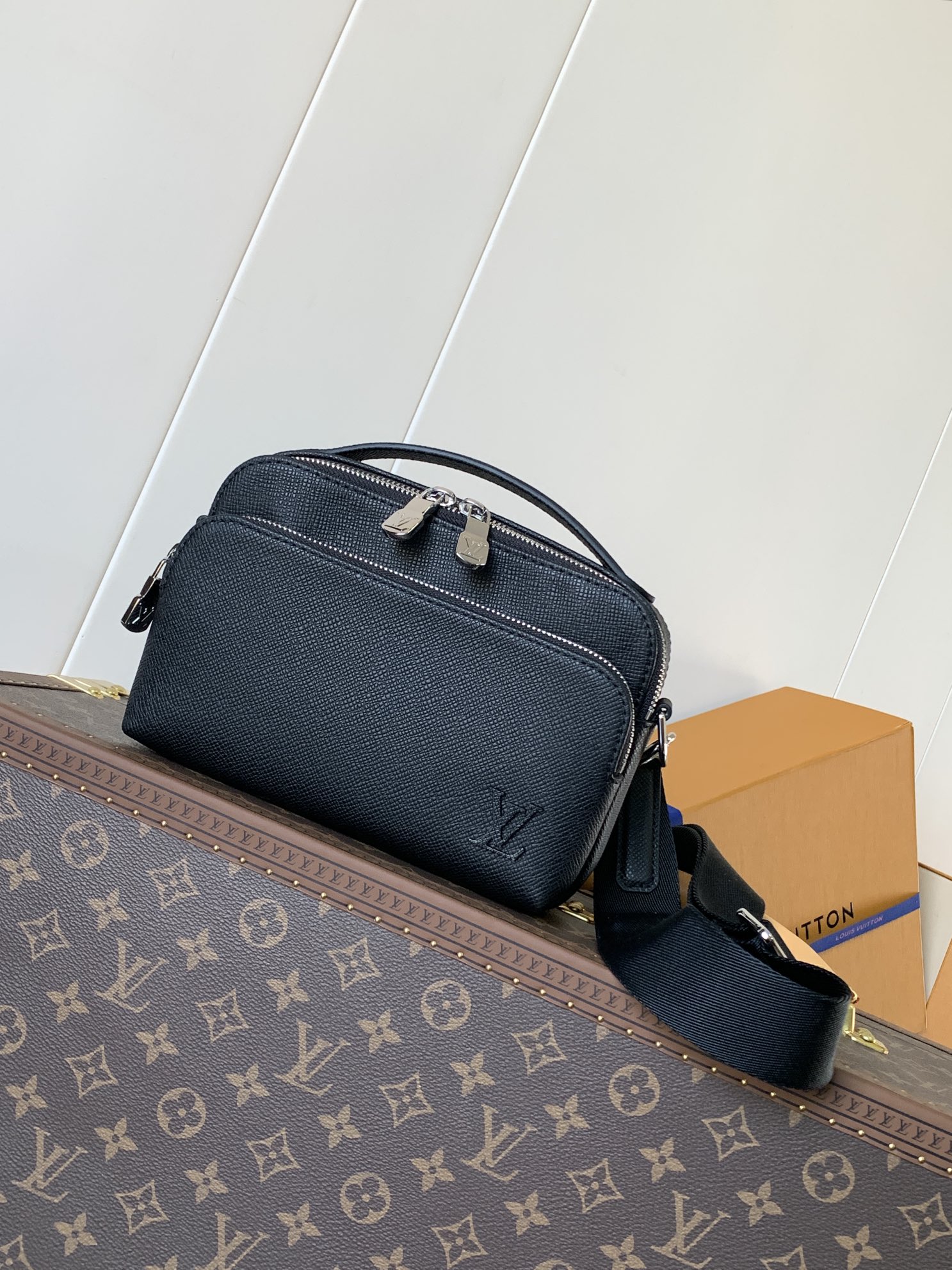 LV Avenue M11657