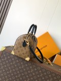 LV Monogram M26181