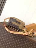 LV Monogram M26020