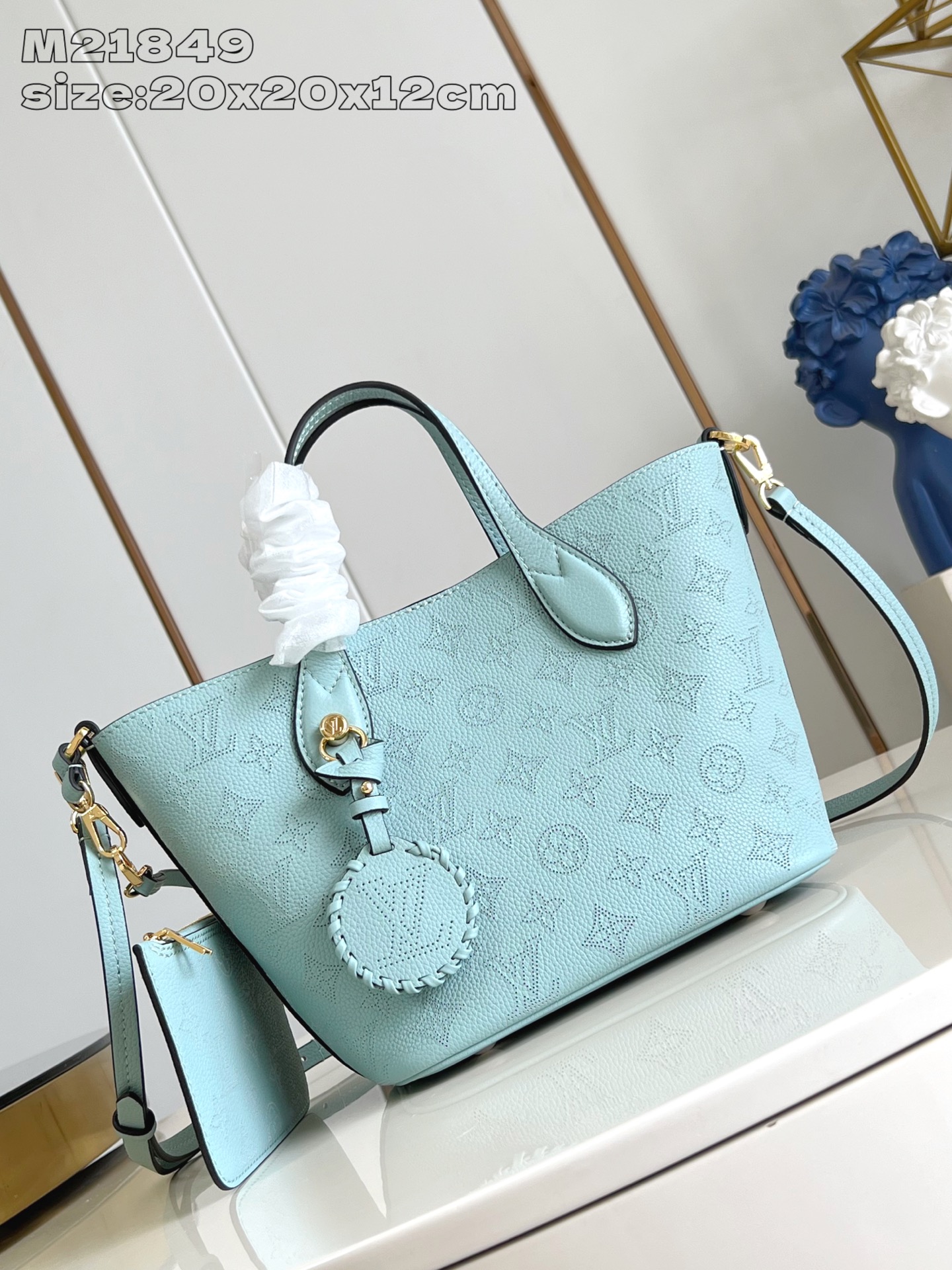 LV Monogram M21849