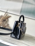 LV Capucines Souple M12924