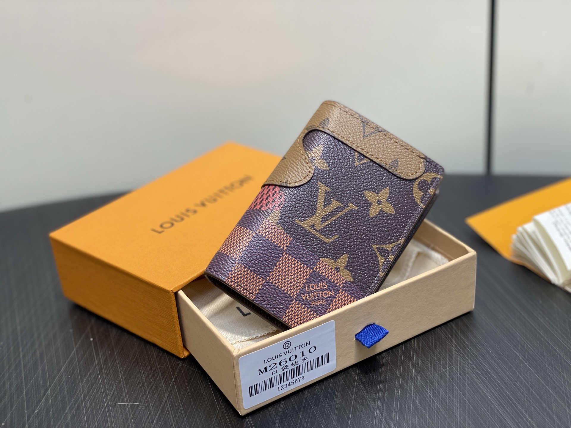 LV Monogram Landscape M26010