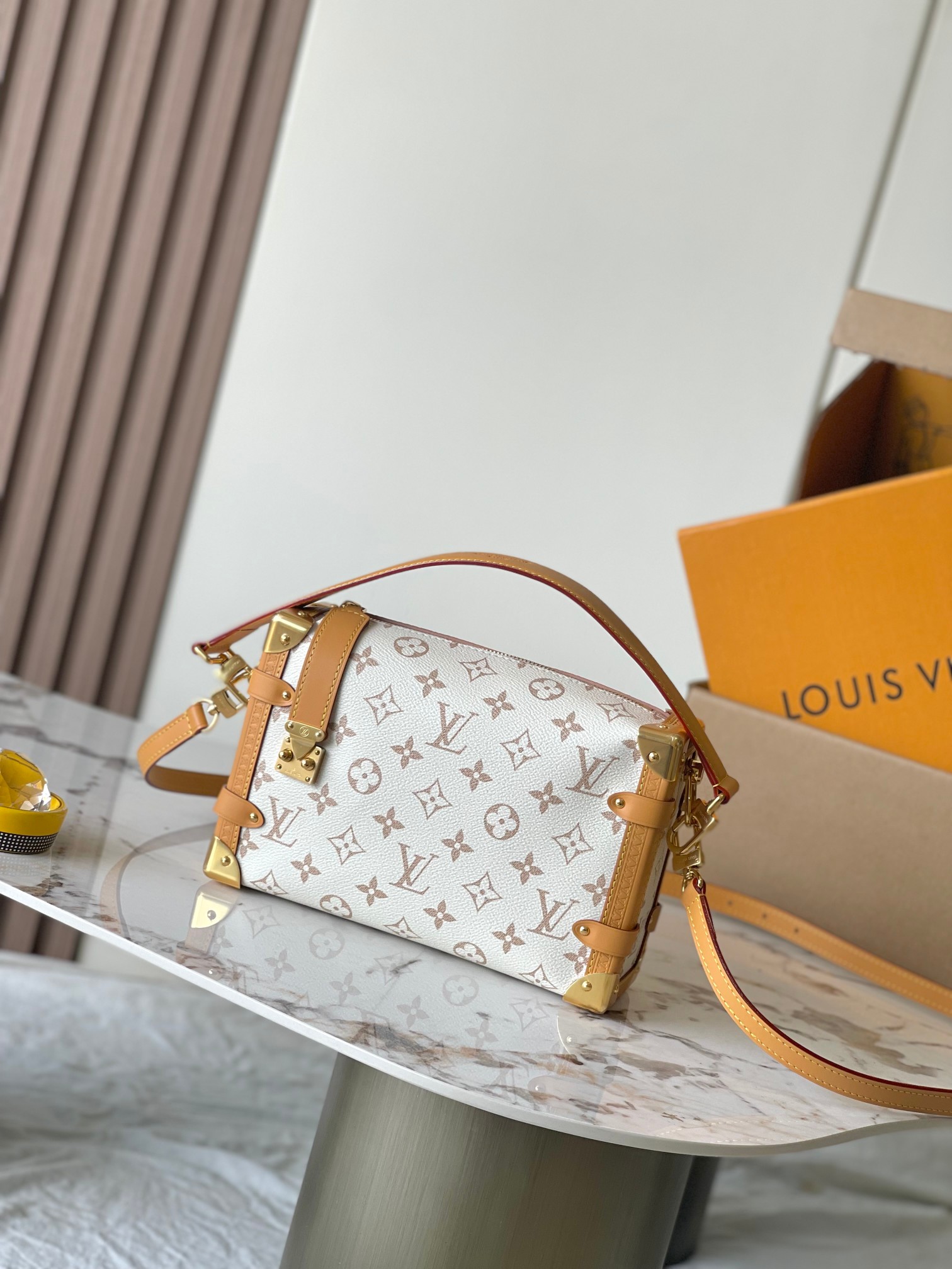 LV SIDE TRUNK M26287