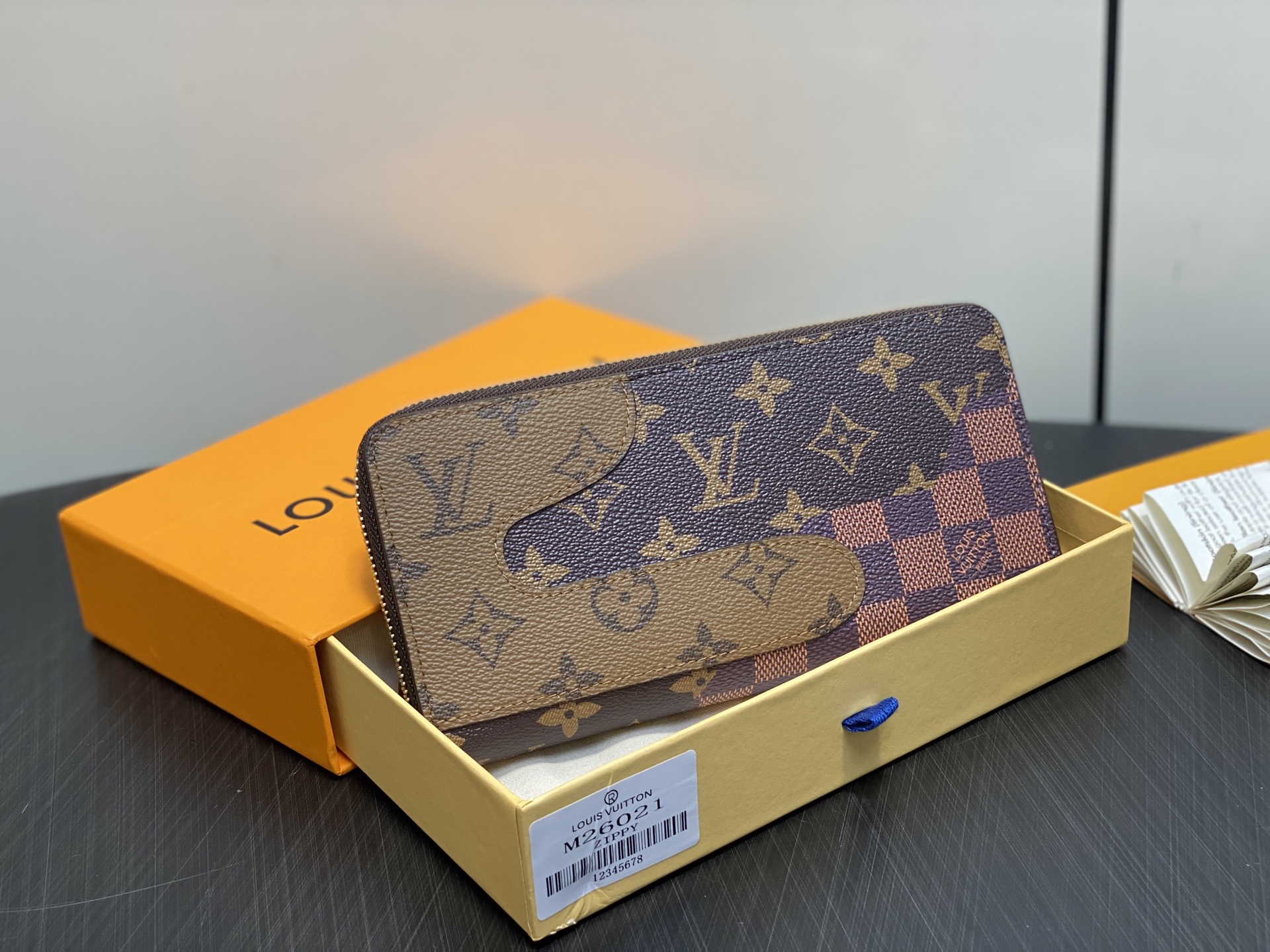 LV Monogram Landscape M26021