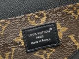 LV POCHETTE COSM M15206