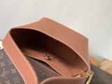 LV Low Key Hobo M25352