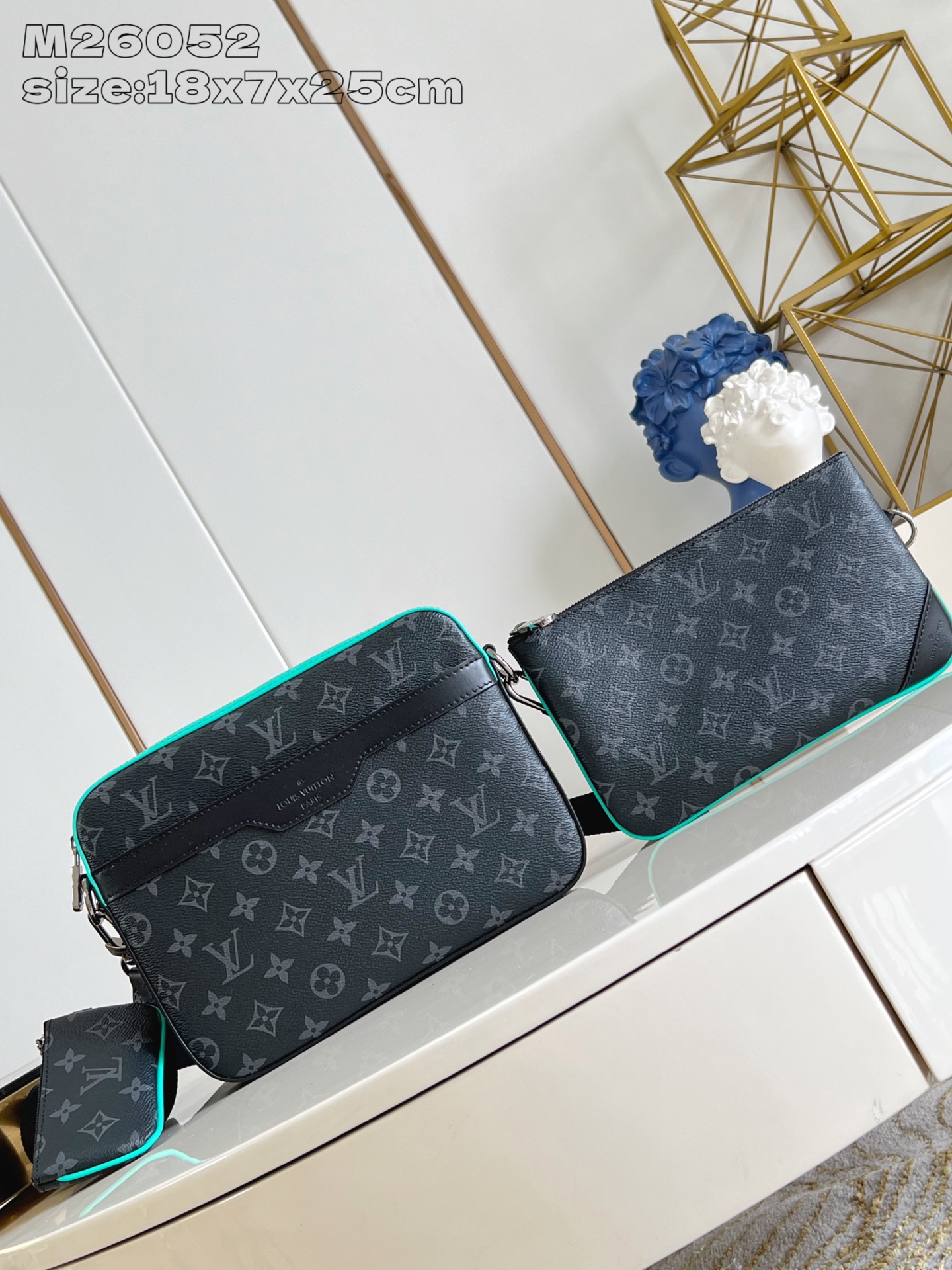 LV Monogram Eclipse M26052