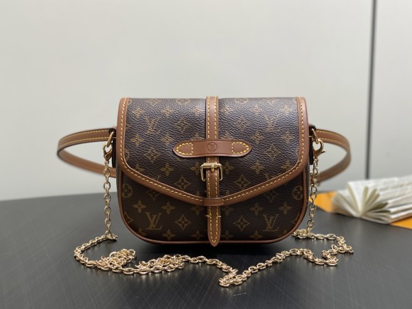 LV Monogram Cc M27096