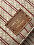 LV Low Key Hobo M25468