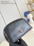 LV Pochette Cosm M15205