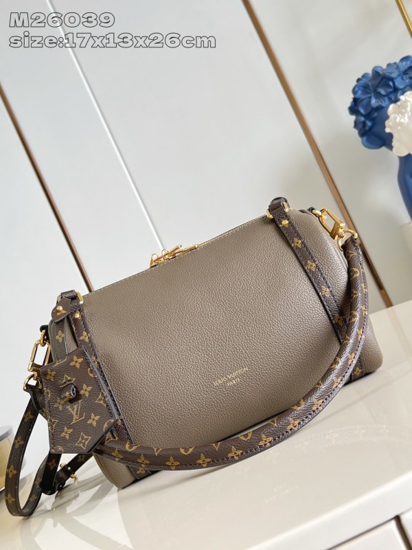 LV Monogram M26039