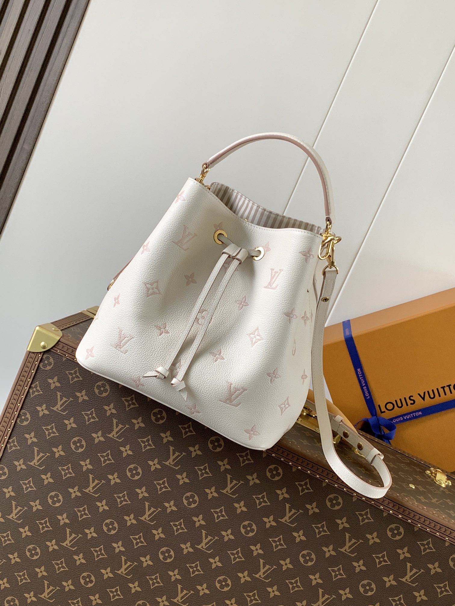 LV Monogram Empreinte M14401