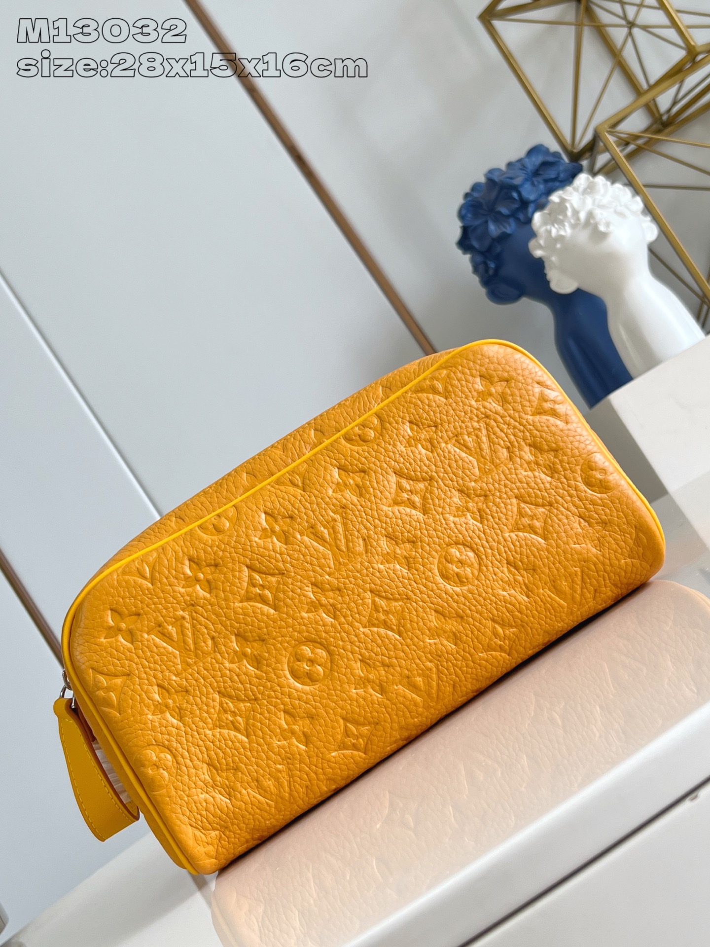 LV Monogram Eclipse M13032