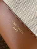 LV Low Key Hobo M25468