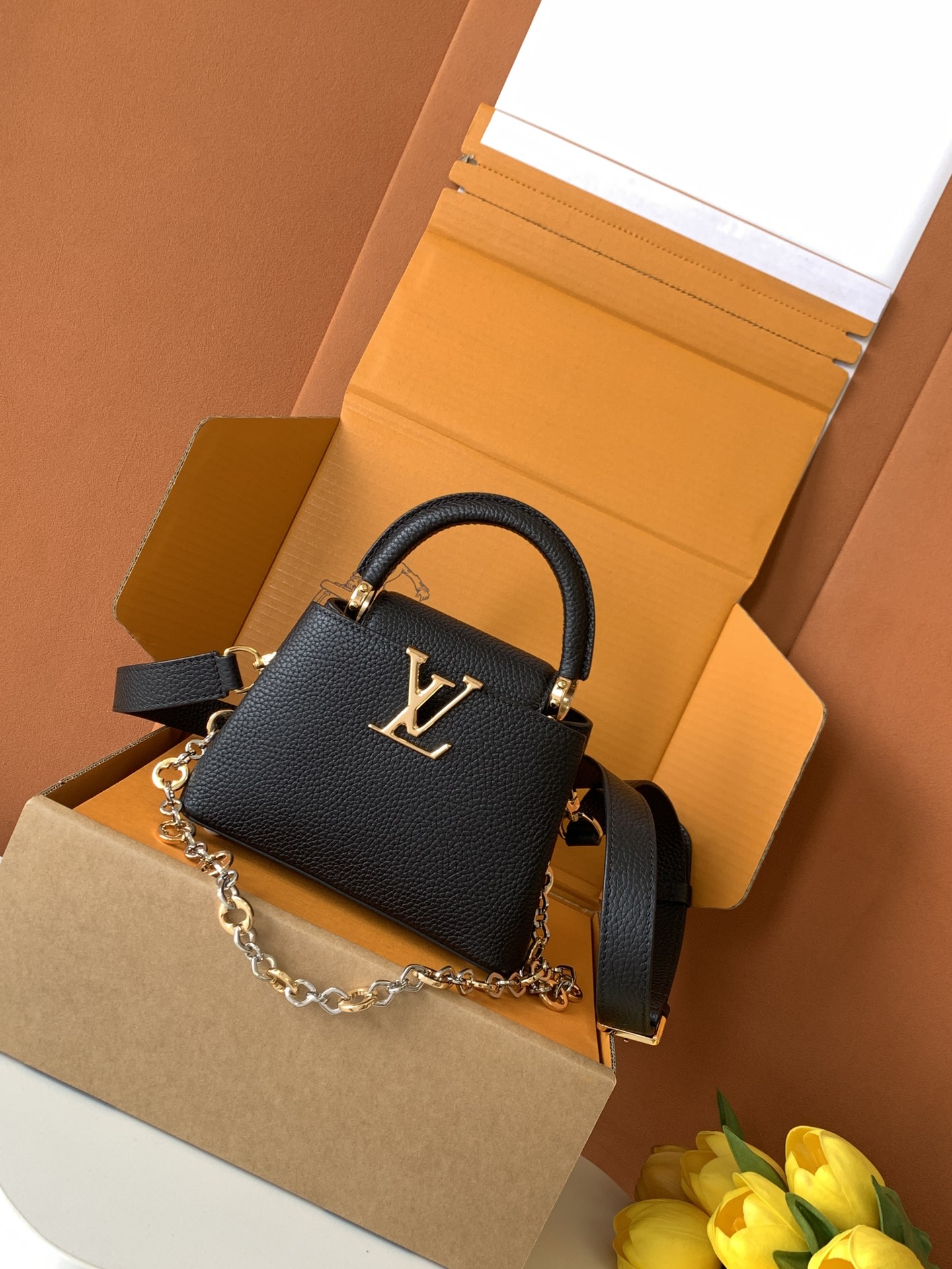 LV CapucinesChain On You M12938