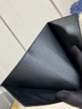 LV M01946
