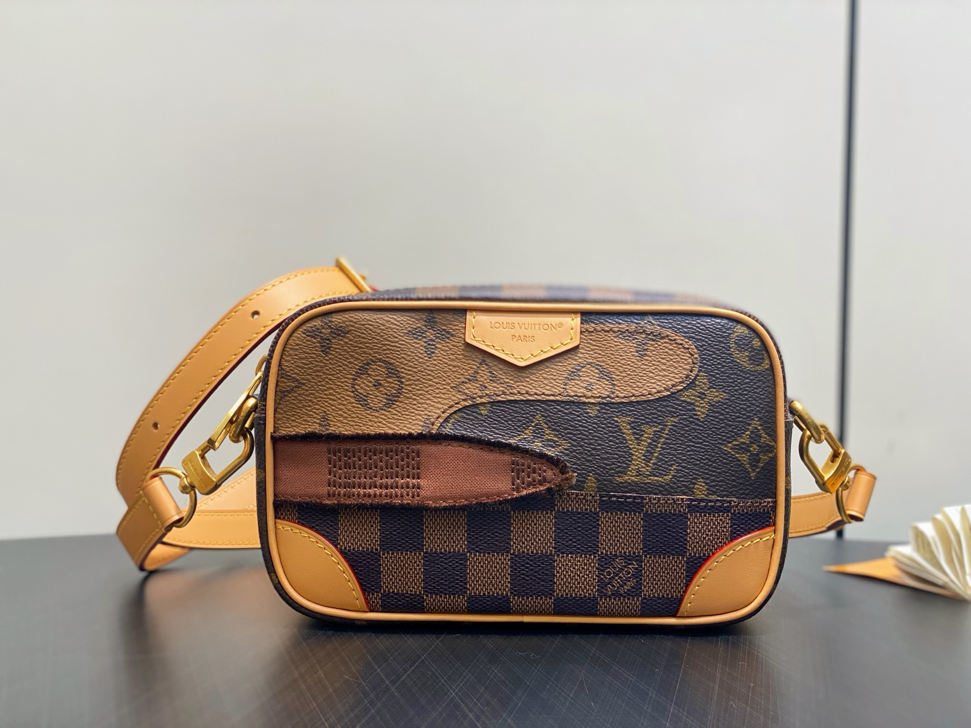 LV Damier  DB M26020