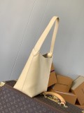 LV Low Key Hobo M25352