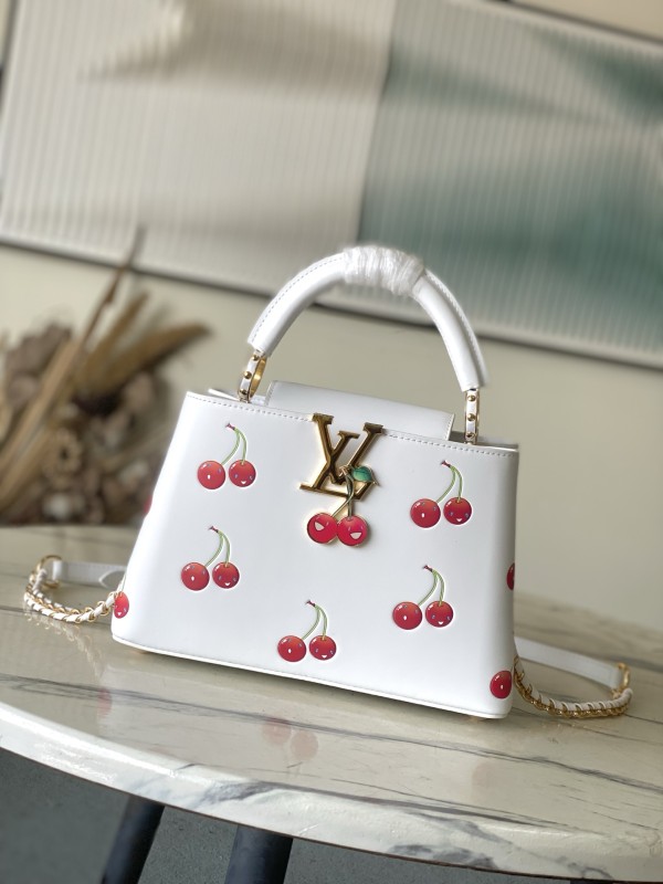 LV Capucines M13251