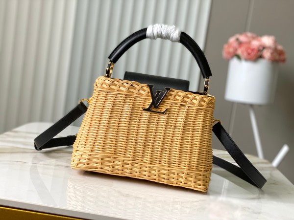 LV Capucines M26003